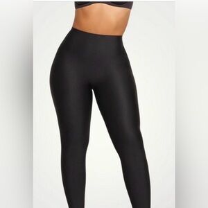 SKIMS BODY LEGGINGS SIZE XS, BRAND NEW